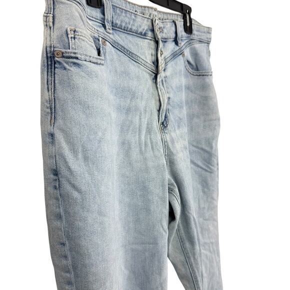 American Eagle Stretch Mom Jean Light Wash Distressed Holes Womens sz 16 R - Picture 4 of 16